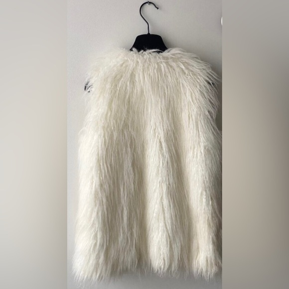🤍RACHEL by Rachel Roy🤍NWT🤍Beautiful Faux Fur vest🤍Size Medium🤍 - Picture 2 of 5